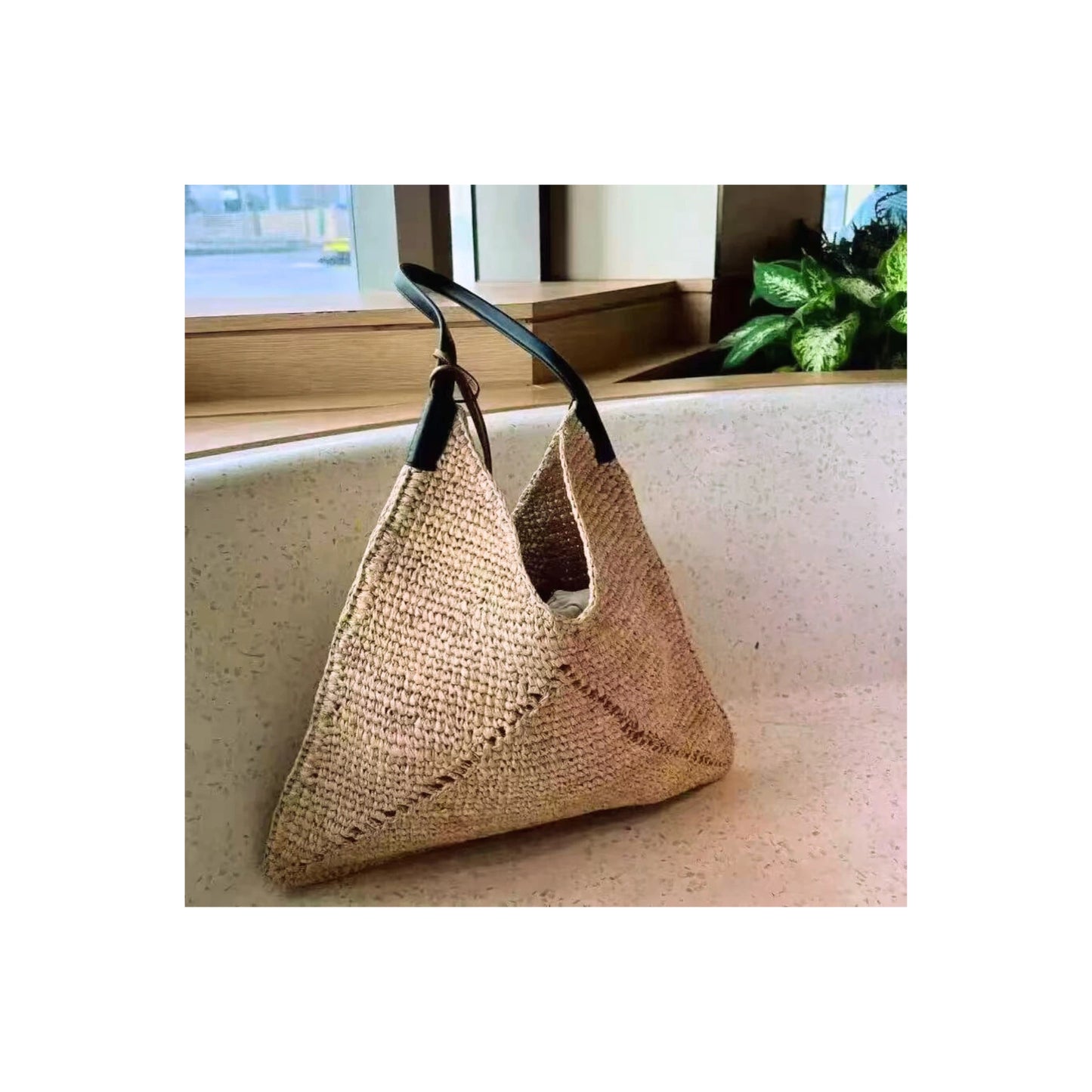 Bonvovo Sunny Triangle Bag Detail